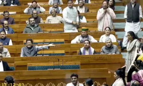 ʼಪ್ರಧಾನಿ ಆಸನದ ಬಳಿ ವಿಪಕ್ಷ ಸಂಸದೆಯರುʼ: ಸಂಸತ್ ನಲ್ಲಿನ ಗದ್ದಲದ ವೀಡಿಯೊ ಹಂಚಿಕೊಂಡ ಸಚಿವ ಕಿರಣ್ ರಿಜಿಜು