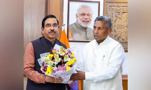 ‘ಕನಿಷ್ಠ ಬೆಂಬಲ ಬೆಲೆ ಯೋಜನೆಯ ಬಾಕಿ ಮೊತ್ತ 1,446 ಕೋಟಿ ರೂ.ಬಿಡುಗಡೆಗೆ ಮನವಿ’; ಕೇಂದ್ರ ಸಚಿವ ಪ್ರಹ್ಲಾದ್ ಜೋಶಿಯವರನ್ನು ಭೇಟಿ ಮಾಡಿದ ಕೆ.ಎಚ್.ಮುನಿಯಪ್ಪ