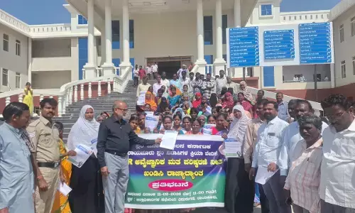 ರಾಯಚೂರು| ಎಸ್ ಐಆರ್ ವಿರೋಧಿಸಿ ಸ್ಲಂ ಜನಾಂದೋಲನ ಕರ್ನಾಟಕ  ಸಂಘಟನೆಯಿಂದ ಪ್ರತಿಭಟನೆ