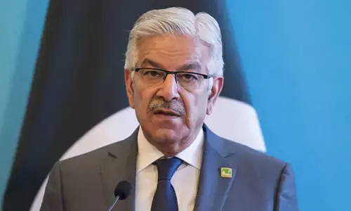 ಅಮೆರಿಕ ಪಾಕಿಸ್ತಾನವನ್ನು ಟಾಯ್ಲೆಟ್ ಪೇಪರ್‌ಗಿಂತಲೂ ಕೆಟ್ಟದಾಗಿ ನಡೆಸಿಕೊಂಡಿದೆ: ಪಾಕ್ ರಕ್ಷಣಾ ಸಚಿವ ಆಸಿಫ್ ಆರೋಪ