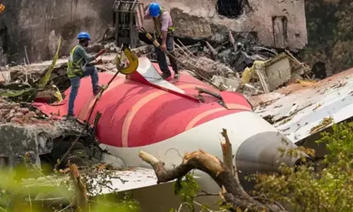 ಅಹ್ಮದಾಬಾದ್ ವಿಮಾನ ದುರಂತ | ‘ಇಂಧನ ಸ್ವಿಚ್‌ಗಳನ್ನು ಪೈಲಟ್ ಉದ್ದೇಶಪೂರ್ವಕವಾಗಿ ಆಫ್ ಮಾಡಿರಬಹುದು: ಇಟಾಲಿಯನ್ ಪತ್ರಿಕೆ ವರದಿ