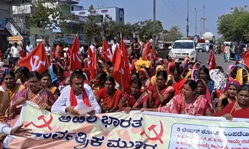 Chincholi | ಅಂಗನವಾಡಿ ನೌಕರರ ವಿವಿಧ ಬೇಡಿಕೆಗಳ ಈಡೇರಿಕೆಗೆ ಆಗ್ರಹಿಸಿ ಪ್ರತಿಭಟನೆ