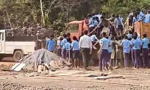 ಬೆಳ್ತಂಗಡಿ: ವಿದ್ಯಾರ್ಥಿಗಳನ್ನು ಪಿಕಪ್, ಟಿಪ್ಪರ್‌ನಲ್ಲಿ ಅಧ್ಯಯನಕ್ಕೆ ಕರೆದೊಯ್ದ ಮುಖ್ಯ ಶಿಕ್ಷಕ ಕಿರಣ್ ಅಮಾನತು