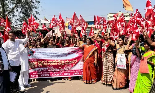 ಆಳಂದ | ಕಾರ್ಮಿಕ ಸಂಘಟನೆಗಳ ಮುಷ್ಕರಕ್ಕೆ ಬೆಂಬಲಿಸಿ ಅಂಗನವಾಡಿ ನೌಕರರಿಂದ ಪ್ರತಿಭಟನೆ