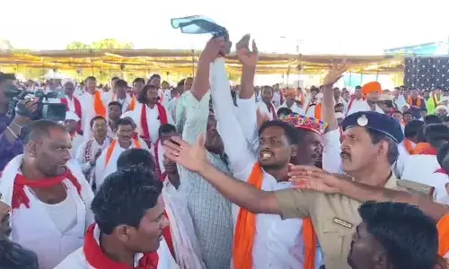 ಡಿಸಿಎಂ ಡಿ.ಕೆ. ಶಿವಕುಮಾರ್ ಅವರಿಗೆ ಕಪ್ಪು ಬಟ್ಟೆ ಪ್ರದರ್ಶನ; ಸಂತ ಸೇವಾಲಾಲ್ ಜಯಂತಿ ಕಾರ್ಯಕ್ರಮದಲ್ಲಿ ನಡೆದ ಘಟನೆ