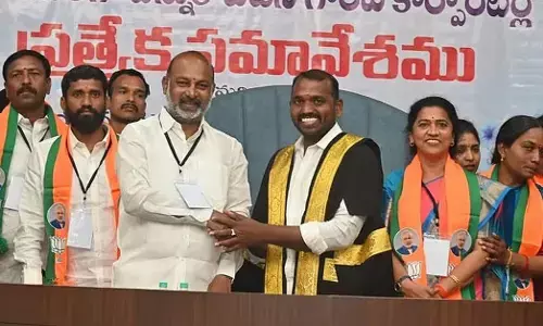 Telangana | ಕರೀಂನಗರ ಮೇಯರ್ ಹುದ್ದೆ ಗೆದ್ದ ಬಿಜೆಪಿ; AIMIM ಬೆಂಬಲದೊಂದಿಗೆ ನಿಝಾಮಾಬಾದ್ ಮೇಯರ್ ಹುದ್ದೆ ಕಾಂಗ್ರೆಸ್ ಪಾಲು