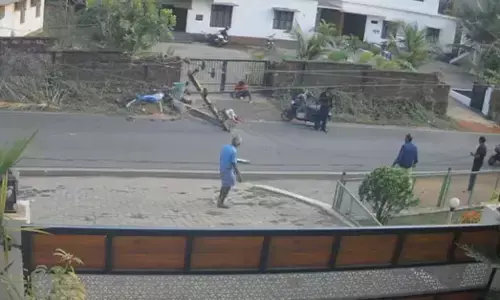 Mangaluru | ಕಿನ್ಯದಲ್ಲಿ ವಿದ್ಯುತ್ ಕಂಬಕ್ಕೆ ಸ್ಕೂಟರ್ ಢಿಕ್ಕಿ; ಇಬ್ಬರು ವಿದ್ಯಾರ್ಥಿಗಳಿಗೆ ಗಾಯ