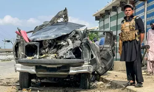 ಪಾಕಿಸ್ತಾನದಲ್ಲಿ ಆತ್ಮಾಹುತಿ ದಾಳಿ : ಭದ್ರತಾ ಸಿಬ್ಬಂದಿ ಸಹಿತ 14 ಮಂದಿ ಮೃತ್ಯು