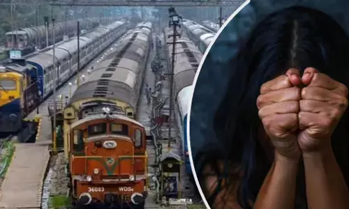 Uttar Pradesh | ಅಹ್ಮದಾಬಾದ್-ಗೋರಖ್‌ಪುರ ಎಕ್ಸ್‌ ಪ್ರೆಸ್‌ ರೈಲಿನಲ್ಲಿ ಟಿಟಿಇಯಿಂದ ಅತ್ಯಾಚಾರಕ್ಕೆ ಯತ್ನ; ಯುವತಿ ಆರೋಪ