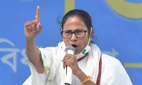 ಬಾಂಗ್ಲಾದೇಶದಲ್ಲಿ ಎಷ್ಟು ಶಾಂತಿಯುತವಾಗಿ ಮತದಾನ ನಡೆದಿದೆ ಎಂದು ನೋಡಿ: ಚುನಾವಣಾ ಆಯೋಗದ ಗಮನ ಸೆಳೆದ ಮಮತಾ ಬ್ಯಾನರ್ಜಿ