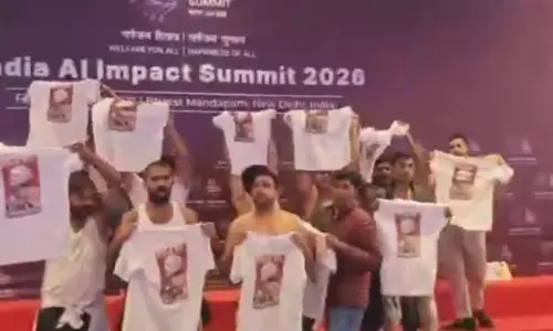 AI ಇಂಪ್ಯಾಕ್ಟ್ ಶೃಂಗಸಭೆಯಲ್ಲಿ ಭಾರತ–ಅಮೆರಿಕ ವ್ಯಾಪಾರ ಒಪ್ಪಂದದ ವಿರುದ್ಧ ಶರ್ಟ್ ಬಿಚ್ಚಿ ಪ್ರತಿಭಟನೆ ನಡೆಸಿದ ಯುವ ಕಾಂಗ್ರೆಸ್ ಕಾರ್ಯಕರ್ತರು