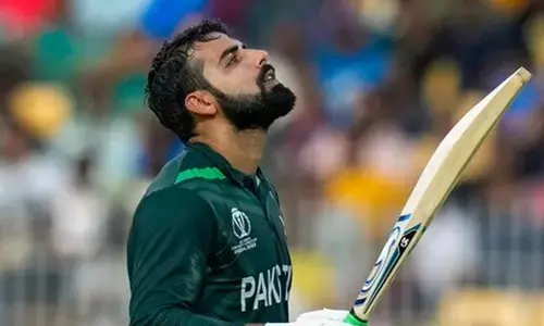 ಪಾಕಿಸ್ತಾನದ ಮಾಜಿ ಆಟಗಾರರ ನಿಂದನೆ: ಶಾದಾಬ್ ಖಾನ್‌ಗೆ ಛೀಮಾರಿ ಹಾಕಿದ ಪಿಸಿಬಿ