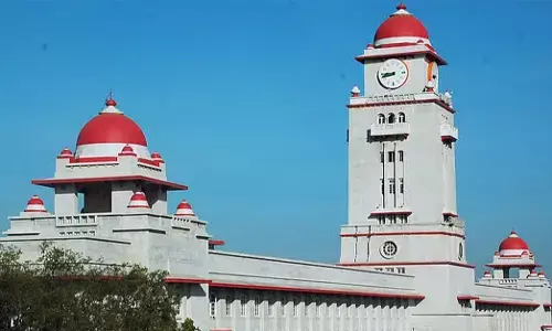 ಕರ್ನಾಟಕ ವಿ.ವಿ.ಗೆ ಕುಲಸಚಿವರೇ ಕಂಟಕ