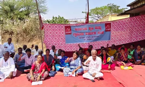 ಚಿಂಚೋಳಿ | ಸಿಡಿಪಿಒ ವಿರುದ್ಧ ಭ್ರಷ್ಟಾಚಾರ ಆರೋಪ: ಧರಣಿ ಸತ್ಯಾಗ್ರಹ