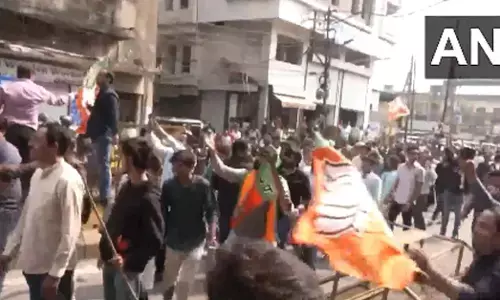 ದಿಲ್ಲಿಯಿಂದ ಇಂದೋರ್‌ಗೆ ವ್ಯಾಪಿಸಿದ AI ಶೃಂಗಸಭೆ ಪ್ರತಿಭಟನೆ: ಬಿಜೆಪಿ-ಕಾಂಗ್ರೆಸ್ ಕಾರ್ಯಕರ್ತರ ನಡುವೆ ಘರ್ಷಣೆ, ಹಲವರಿಗೆ ಗಾಯ