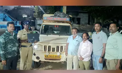 ಹೊಸಪೇಟೆ | ಅನಧಿಕೃತ ಪಡಿತರ ಅಕ್ಕಿ ಸಾಗಣೆ : ವಾಹನ ವಶ, ಪ್ರಕರಣ ದಾಖಲು