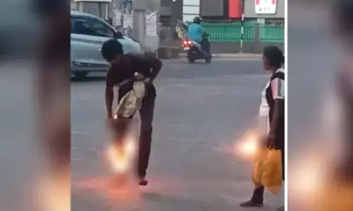 ಉಡುಪಿ : ಮೈಮೇಲೆ ಪೆಟ್ರೋಲ್ ಸುರಿದು ಬೆಂಕಿ ಹಚ್ಚಿಕೊಂಡು ಯುವಕನಿಂದ ಹುಚ್ಚಾಟ