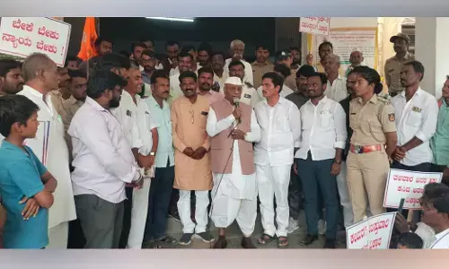 ಅಫಜಲಪುರ | ತಳವಾರ ಸಮುದಾಯಕ್ಕೆ ಎಸ್ಟಿ ಪ್ರಮಾಣ ಪತ್ರ ನೀಡುವಲ್ಲಿ ಗೊಂದಲ : ತಹಶೀಲ್ದಾರ್ ಕಚೇರಿಗೆ ಮುತ್ತಿಗೆ