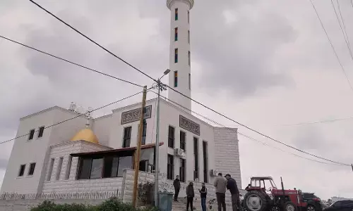 ಪಶ್ಚಿಮದಂಡೆಯಲ್ಲಿ ಮಸೀದಿಗೆ ಬೆಂಕಿ ಹಚ್ಚಿದ ಇಸ್ರೇಲಿ ವಸಾಹತುಗಾರರು