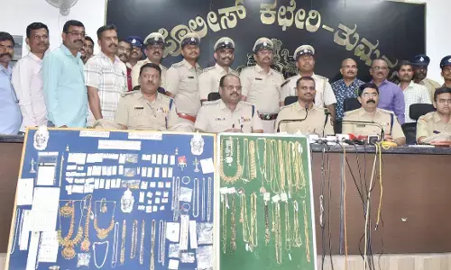 Tumakuru | ಚಿನ್ನಾಭರಣ ದರೋಡೆಕೋರರನ್ನು ಸಿನಿಮೀಯ ರೀತಿಯಲ್ಲಿ ಬಂಧಿಸಿದ ಪೊಲೀಸರು