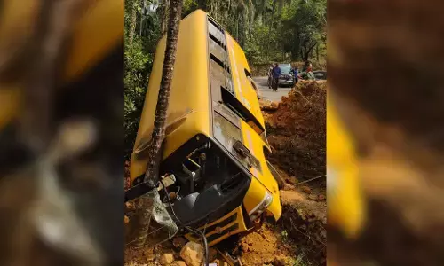 ಕುಂದಾಪುರ | ಎನ್ನೆಸ್ಸೆಸ್ ಕ್ಯಾಂಪ್ ಗೆ ತೆರಳುತ್ತಿದ್ದ ಕಾಲೇಜ್ ಬಸ್ ಪಲ್ಟಿ