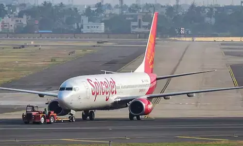 Delhi | ಇಂಜಿನ್ ವಿಫಲಗೊಂಡು ತುರ್ತು ಭೂಸ್ಪರ್ಶ ಮಾಡಿದ 150 ಮಂದಿ ಪ್ರಯಾಣಿಕರಿದ್ದ ಸ್ಪೈಸ್ ಜೆಟ್ ವಿಮಾನ