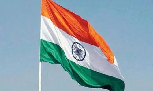 ರಾಷ್ಟ್ರಧ್ವಜಕ್ಕೆ ಅಗೌರವ ತೋರಿದ ಆರೋಪ: ತಿರುಚಿದ ಫೋಟೋ ಆಧರಿಸಿ ಪ್ರಾಂಶುಪಾಲರ ವಿರುದ್ಧ ದಾಖಲಾಗಿದ್ದ ಎಫ್‌ಐಆರ್ ರದ್ದು