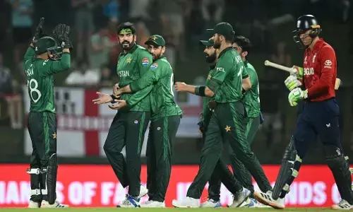 ಇಂಗ್ಲೆಂಡ್ ವಿರುದ್ಧ ಸೋಲು: ಪಾಕ್ ಸೆಮೀಸ್ ಆಸೆಗೆ ತಣ್ಣೀರು