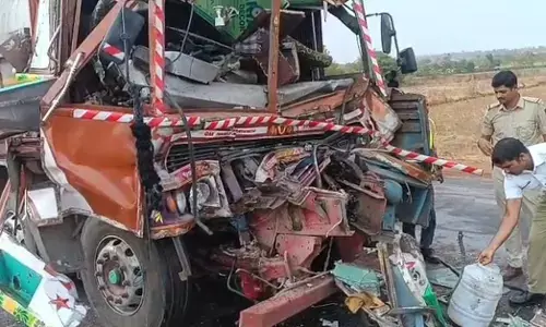 ಬಸವಕಲ್ಯಾಣ | ಎರಡು ಲಾರಿ ಮಧ್ಯ ಅಪಘಾತ : ತಪ್ಪಿದ ಅನಾಹುತ