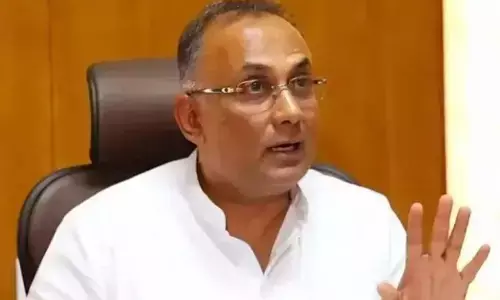 ವಿಶ್ವಗುರು ಫೋಟೋ ಸೇರಿಸಿ ಬಿಜೆಪಿ ಅವಧಿಯಲ್ಲಿ ಉರ್ದು ಜಾಹೀರಾತು ನೀಡಿಲ್ಲವೇ?: ಸಚಿವ ದಿನೇಶ್ ಗುಂಡೂರಾವ್