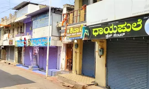 ನಗರದಲ್ಲೇ ಪ್ರಜಾಸೌಧ ಕಟ್ಟಡ ನಿರ್ಮಾಣಕ್ಕೆ ಆಗ್ರಹಿಸಿ ತಾಳಿಕೋಟಿ ಬಂದ್