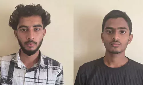 ಬೆಳಗಾವಿ | ಸಾರ್ವಜನಿಕ ಸ್ಥಳದಲ್ಲಿ ಖಡ್ಗದಿಂದ ಕೇಕ್ ಕತ್ತರಿಸಿ ಹುಟ್ಟುಹಬ್ಬ ಆಚರಣೆ: ಇಬ್ಬರ ಬಂಧನ