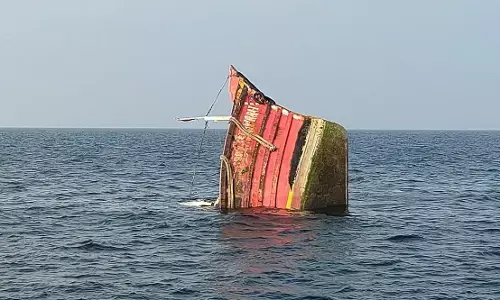 ಗಂಗೊಳ್ಳಿ: ಬೋಟು ಮುಳುಗಡೆ; ಮೀನುಗಾರರ ರಕ್ಷಣೆ