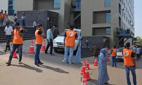 ಕೋಲ್ಕತ್ತಾದಲ್ಲಿ ಪ್ರಬಲ ಭೂಕಂಪನದ ಅನುಭವ; ಕಟ್ಟಡಗಳಿಂದ ಹೊರಗೋಡಿ ಬಂದ ಜನರು