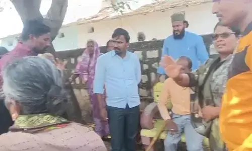 Kalaburagi | ರಟಕಲ್ ಗ್ರಾಮದಲ್ಲಿ ಕಲುಷಿತ ನೀರು ಪೂರೈಕೆ ಆರೋಪ : ಪಂಚಾಯತ್ ಅಧಿಕಾರಿಯನ್ನು ಮುತ್ತಿಗೆ ಹಾಕಿದ ಗ್ರಾಮಸ್ಥರು