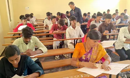 Raichur | ಪಿಯುಸಿ ಪರೀಕ್ಷೆ : 16,434 ಅಭ್ಯರ್ಥಿಗಳು ಹಾಜರು, 1,067 ಮಂದಿ ಗೈರು