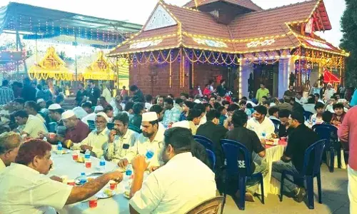 ಕಾಸರಗೋಡು: ಶ್ರೀ ಪೂಬನಂಕುಳಿ ದೇವಾಲಯದಲ್ಲಿ ಇಫ್ತಾರ್ ಕೂಟ