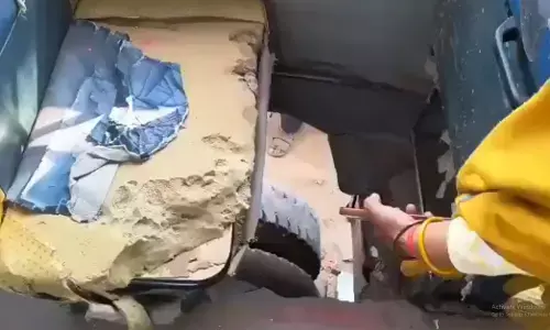 Uttar Pradesh | ಕುಸಿದು ಬಿದ್ದ ಶಾಲಾ ಬಸ್ ಅಡಿಭಾಗ : ಚಕ್ರಗಳಡಿ ಸಿಲುಕಿ 7 ವರ್ಷದ ಬಾಲಕಿ ಮೃತ್ಯು