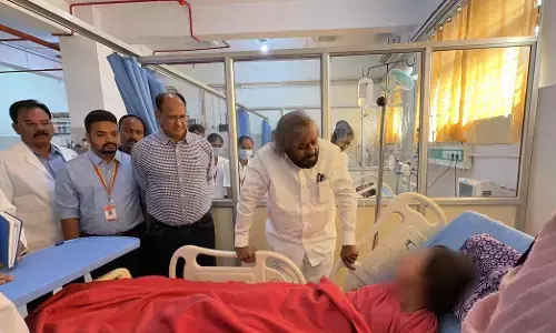 Bidar | ಆತ್ಮಹತ್ಯೆಗೆ ಯತ್ನಿಸಿ ಚಿಕಿತ್ಸೆ ಪಡೆಯುತ್ತಿರುವ ಯುವತಿಯ ಆರೋಗ್ಯ ವಿಚಾರಿಸಿದ ಸಚಿವ ಈಶ್ವರ್ ಖಂಡ್ರೆ