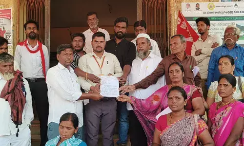 ಹುಮನಾಬಾದ್ | ನಾಲ್ಕು ಲೇಬರ್ ಕೋಡ್ ತಿದ್ದುಪಡಿ ಮಾಡಿ BOCW ಕಾಯ್ದೆ ಮರುಸ್ಥಾಪನೆಗೆ ಆಗ್ರಹ