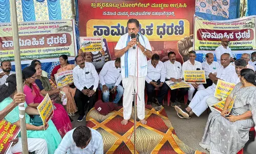 ಬ್ರಹ್ಮರಕೊಟ್ಲು ಟೋಲ್ ಗೇಟ್ ತೆರವಿಗೆ ಆಗ್ರಹಿಸಿ ರಮಾನಾಥ ರೈ ನೇತೃತ್ವದಲ್ಲಿ ಧರಣಿ