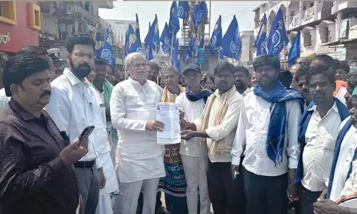 ಶಹಾಪುರ | ನಿವೇಶನ, ಸ್ಮಶಾನ ಭೂಮಿ ಮಂಜೂರಿಗೆ ಒತ್ತಾಯಿಸಿ ಪ್ರತಿಭಟನೆ