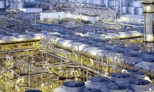 ಸೌದಿ ಅರೇಬಿಯಾದ ರಾಸ್ ತನೂರಾ ತೈಲ ಸಂಸ್ಕರಣಾಗಾರಕ್ಕೆ ಮತ್ತೆ ಅಪ್ಪಳಿಸಿದ ಕ್ಷಿಪಣಿ : ವರದಿ