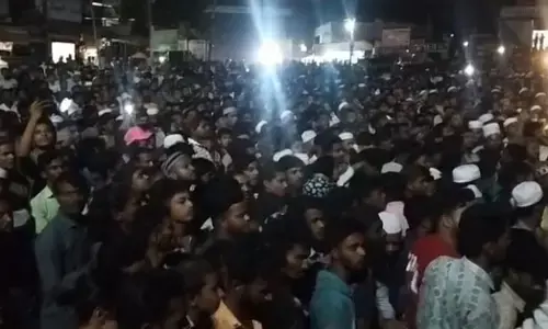 Bidar | ಬಸವಕಲ್ಯಾಣದಲ್ಲಿ ಮದರಸಾ ಶಿಕ್ಷಕರಿಬ್ಬರ ಮೇಲೆ ಹಲ್ಲೆ ಆರೋಪ :  ಠಾಣೆಗೆ ಮುತ್ತಿಗೆ