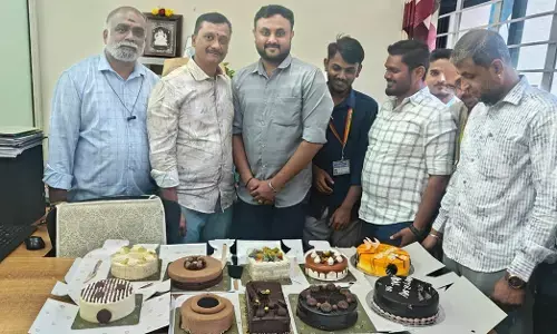 BENGALURU | ಜಿಲ್ಲಾಧಿಕಾರಿ ಕಚೇರಿಯಲ್ಲಿ ಕೇಕ್ ಪಾರ್ಟಿ: ಶಿರಸ್ತೇದಾರ ವಿರುದ್ಧ ದೂರು