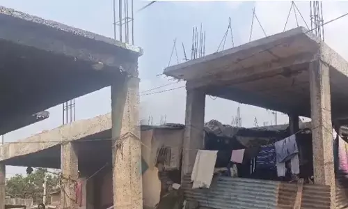 ಅರ್ಧಕ್ಕೆ ನಿಂತ ಕೊಳಗೇರಿ ಅಭಿವೃದ್ಧಿ ಮಂಡಳಿಯ ಮನೆಗಳು