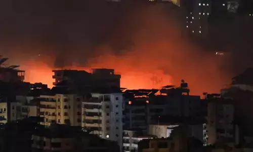 ಲೆಬನಾನ್‍ ಮೇಲೆ ವೈಮಾನಿಕ ದಾಳಿ ಮುಂದುವರಿಸಿದ ಇಸ್ರೇಲ್‌