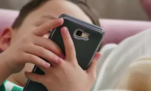 ಮಕ್ಕಳಲ್ಲಿ ಮೊಬೈಲ್ ವ್ಯಸನ: ಪೋಷಕರ ಪಾತ್ರವೆಷ್ಟು?