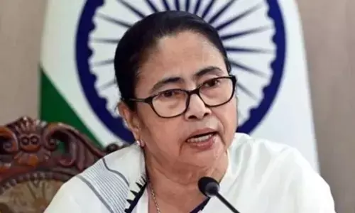 ಮತದಾರರ ಪಟ್ಟಿಯಿಂದ ಹೆಸರು ಅಳಿಸುವಿಕೆಗೆ ವಿರೋಧ | ಸತತ ಎರಡನೆ ದಿನವೂ ಪಶ್ಚಿಮ ಬಂಗಾಳ ಸಿಎಂ ಮಮತಾ ಬ್ಯಾನರ್ಜಿಯಿಂದ ಧರಣಿ