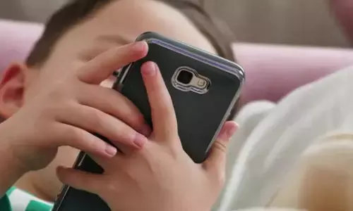 ಸಂಪಾದಕೀಯ | ಮಕ್ಕಳಲ್ಲಿ ಮೊಬೈಲ್ ವ್ಯಸನ: ಪೋಷಕರ ಪಾತ್ರವೆಷ್ಟು?